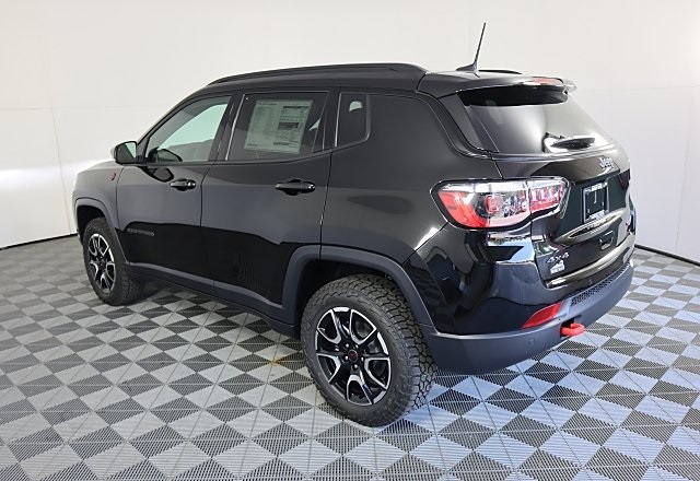 2025 Jeep Compass Trailhawk photo 4