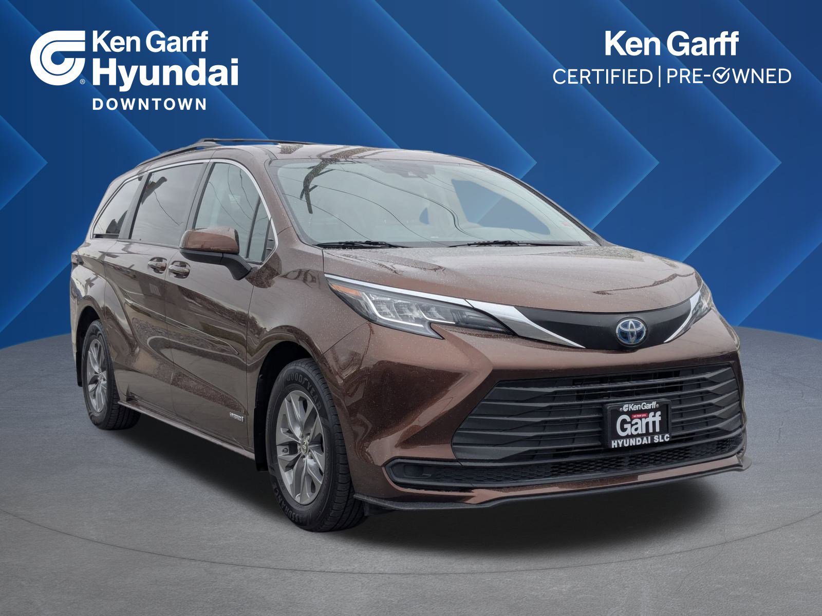 2021 Toyota Sienna LE's photo