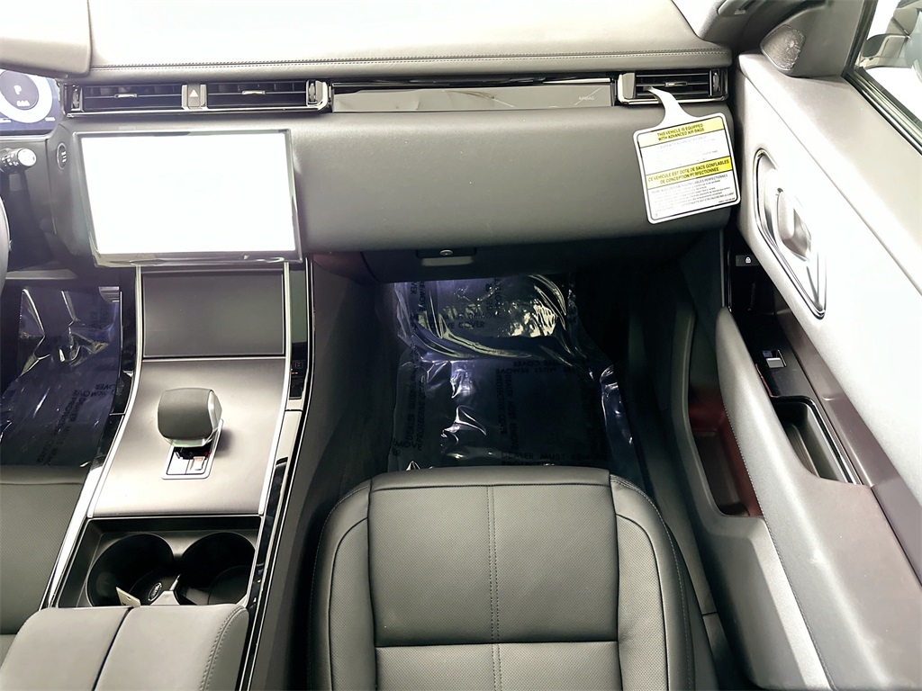 2026 Land Rover Range Rover Velar SE photo 19