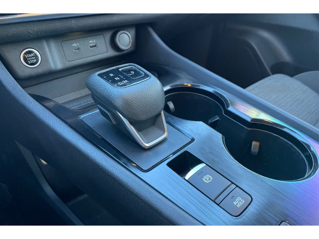 2021 Nissan Rogue SV photo 26