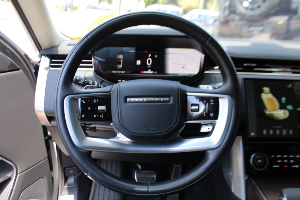 2023 Land Rover Range Rover SE photo 13