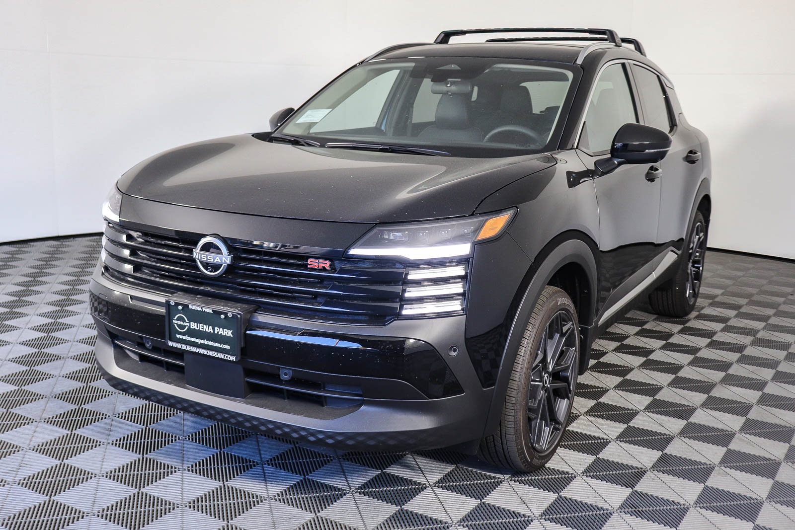 2026 Nissan Kicks SR photo 3