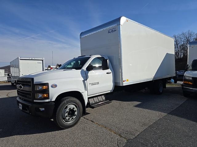 2024 Chevrolet Silverado 6500HD Work Truck photo 2