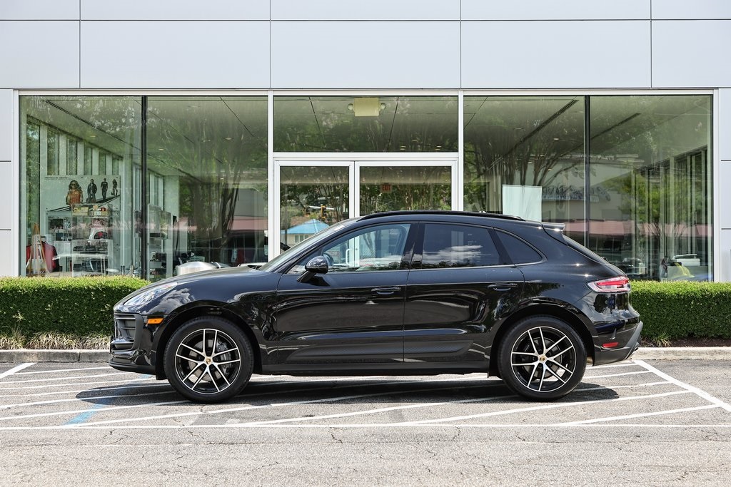 2024 Porsche Macan T photo 2