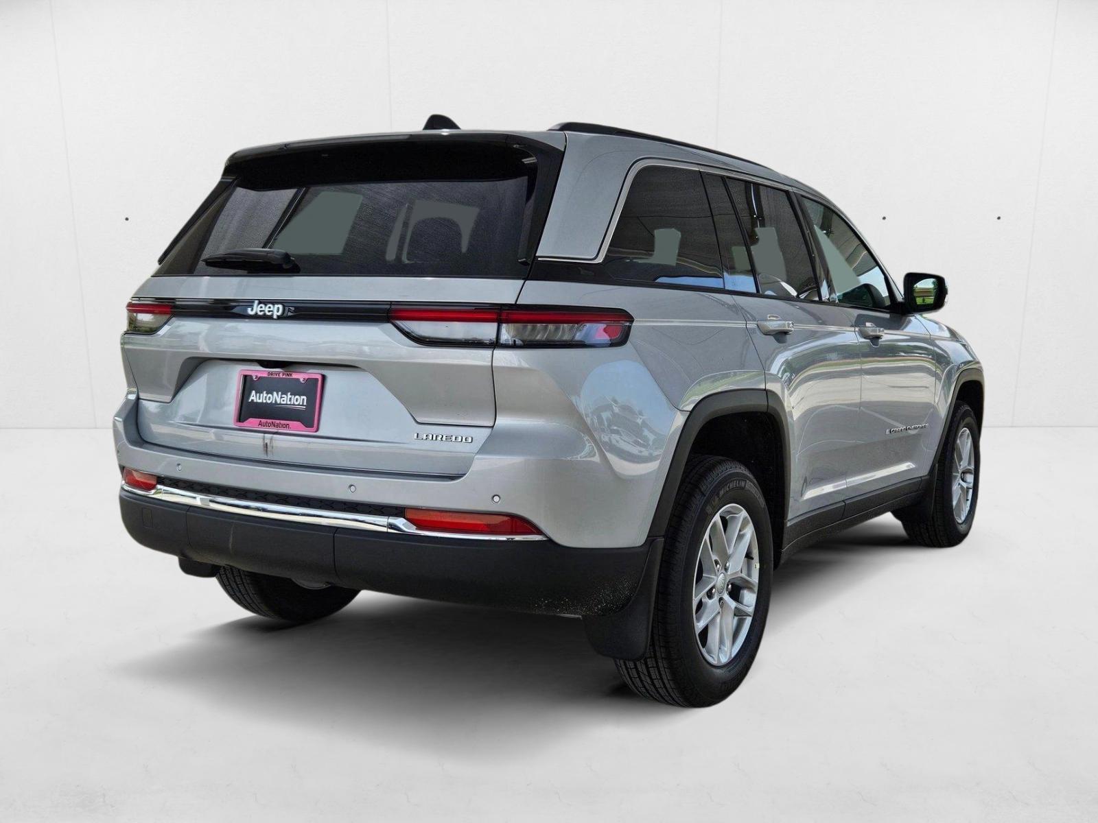 2025 Jeep Grand Cherokee Laredo X photo 2