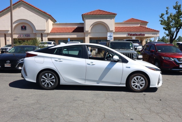 2021 Toyota Prius Prime Limited photo 2