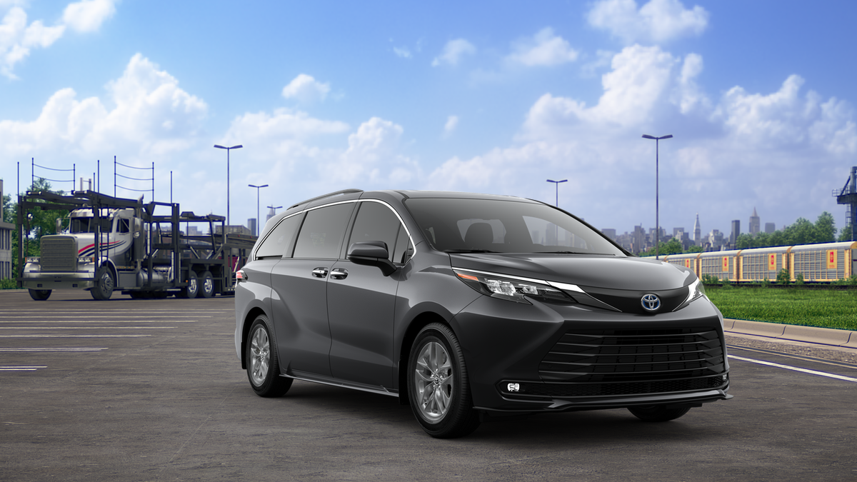 2025 Toyota Sienna XLE photo 15