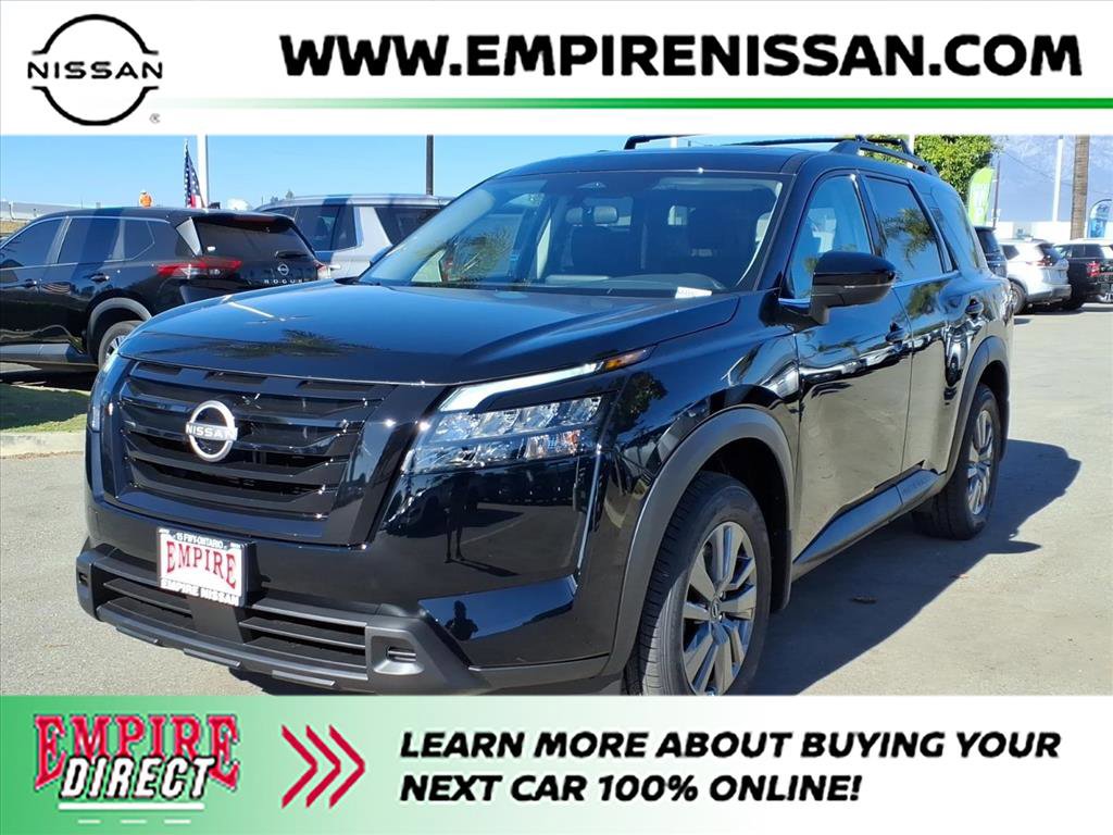 2025 Nissan Pathfinder SV's photo