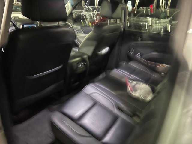 2019 Chevrolet Suburban LT photo 4