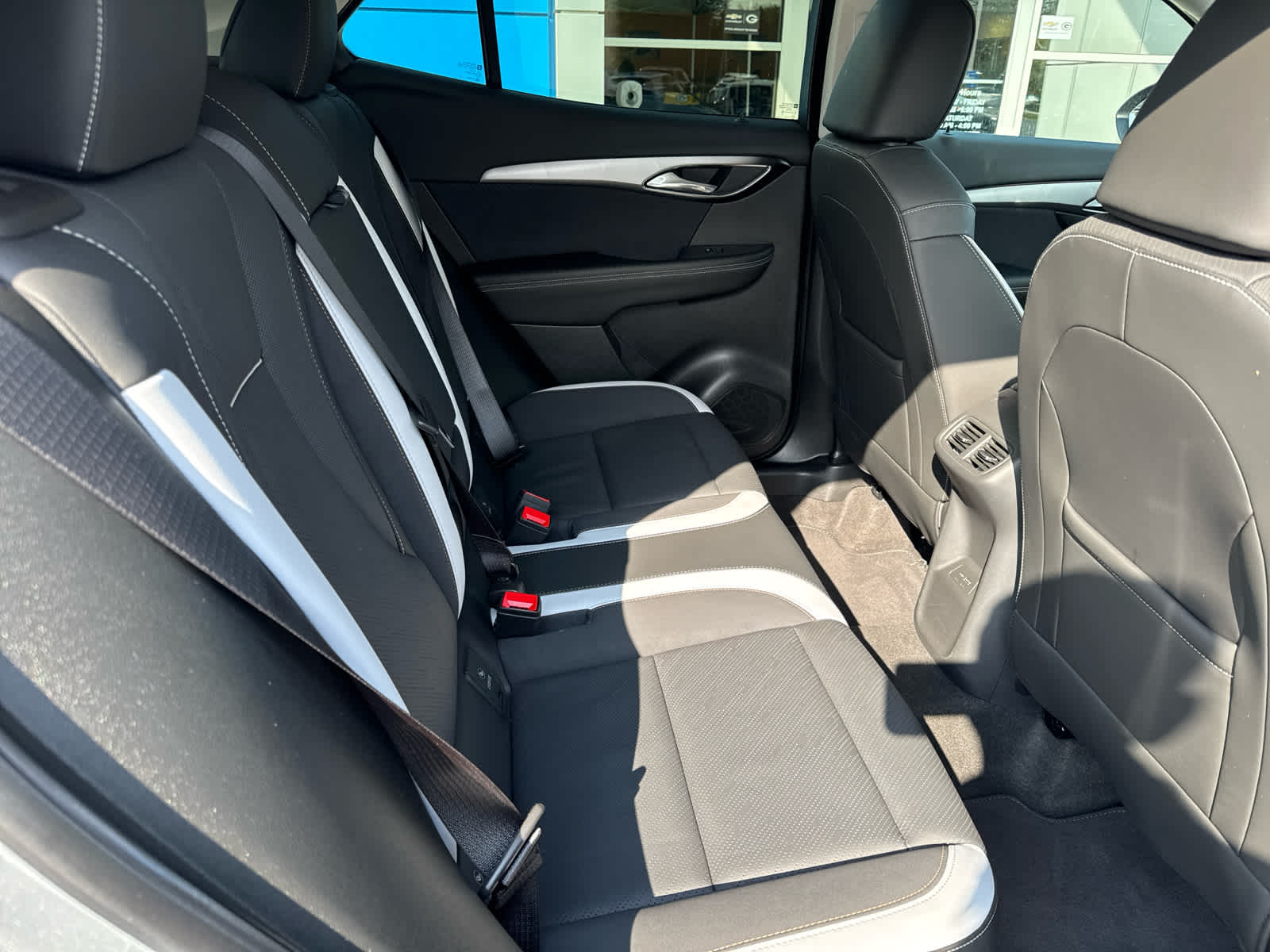 2025 Buick Envision Sport Touring photo 4