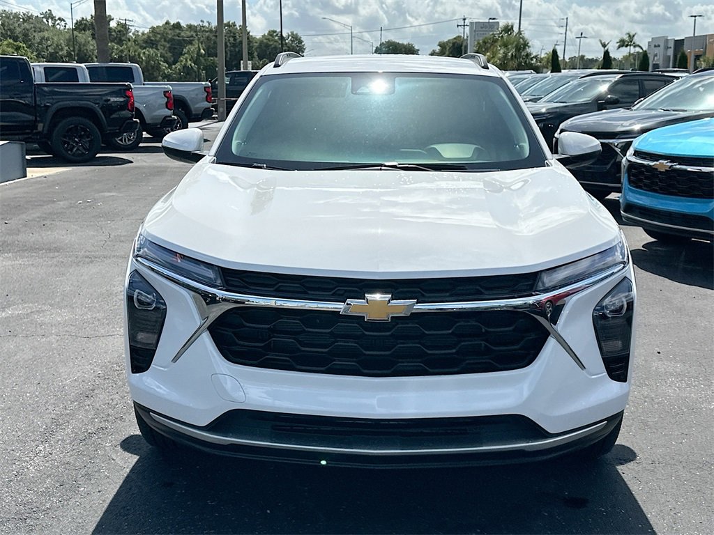 2025 Chevrolet Trax LT photo 2