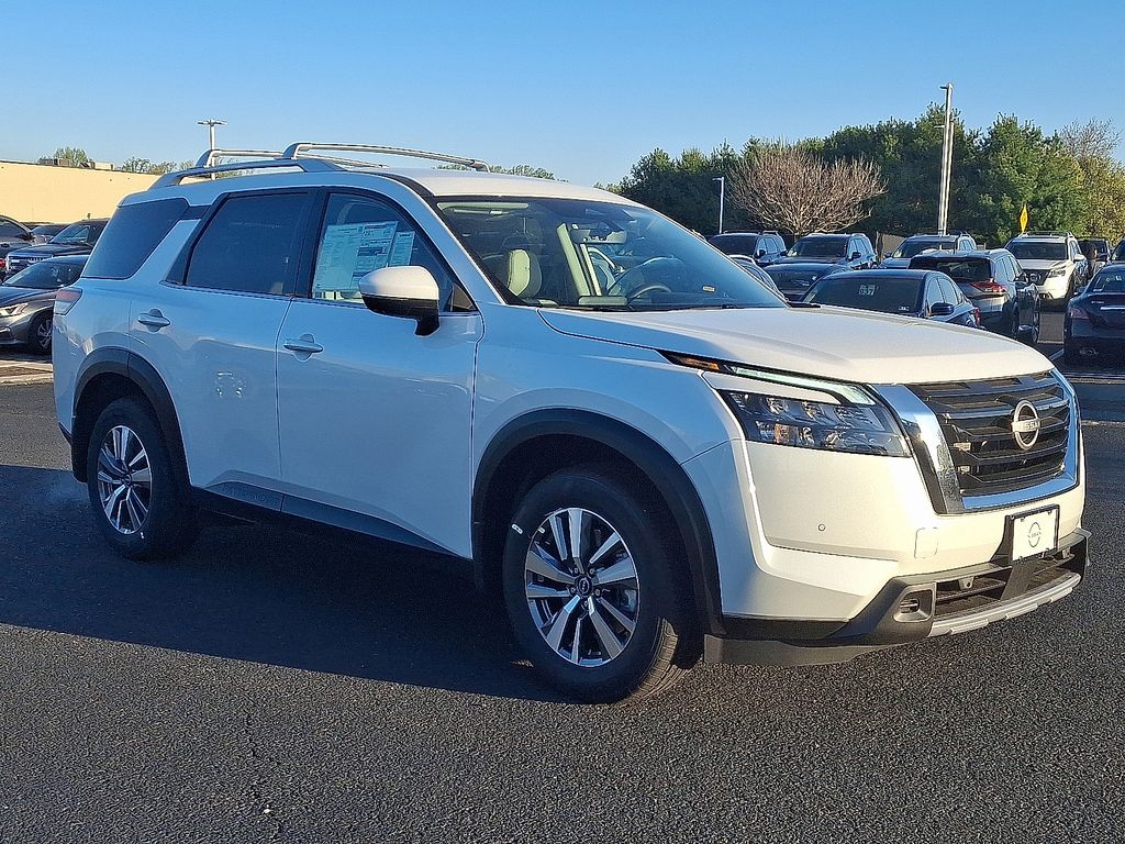 2025 Nissan Pathfinder SL photo 3