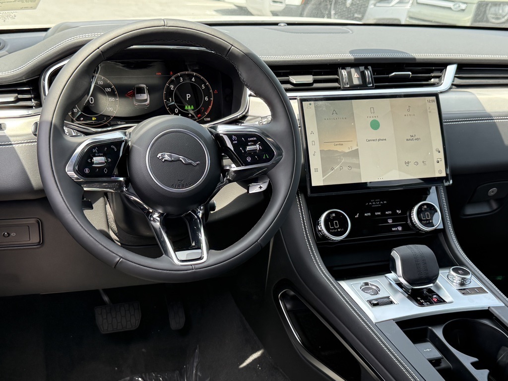2026 Jaguar F-PACE P250 R-Dynamic S photo 13