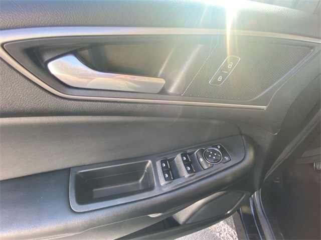 2022 Ford Edge SEL photo 4