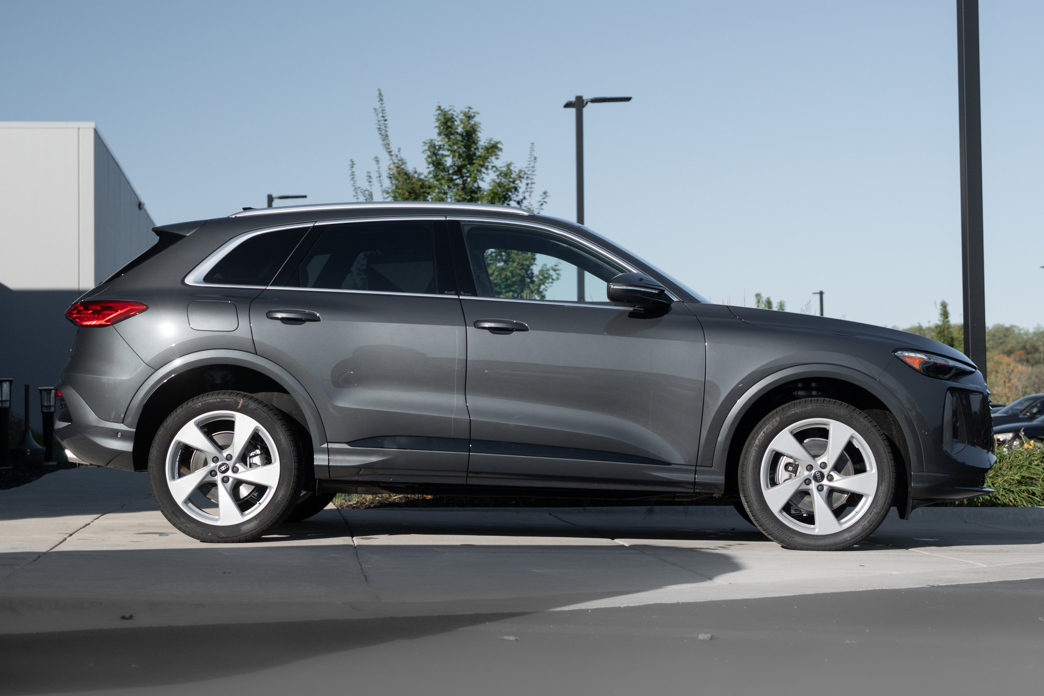 2025 Audi Q5 Premium Plus photo 3