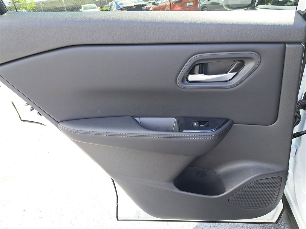 2026 Nissan Rogue SV photo 13