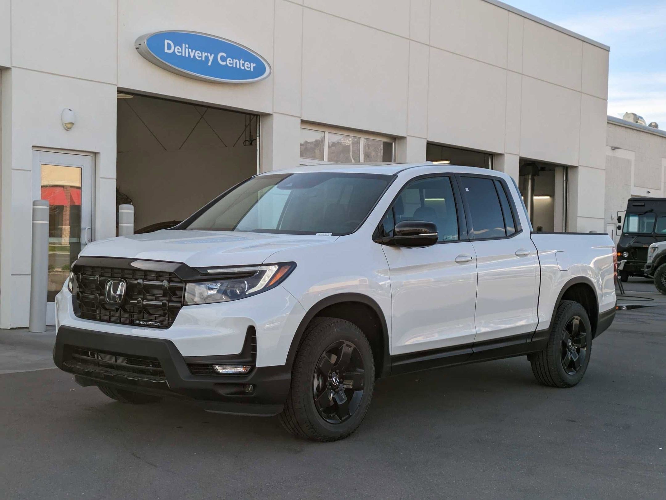 2025 Honda Ridgeline Black Edition photo 5