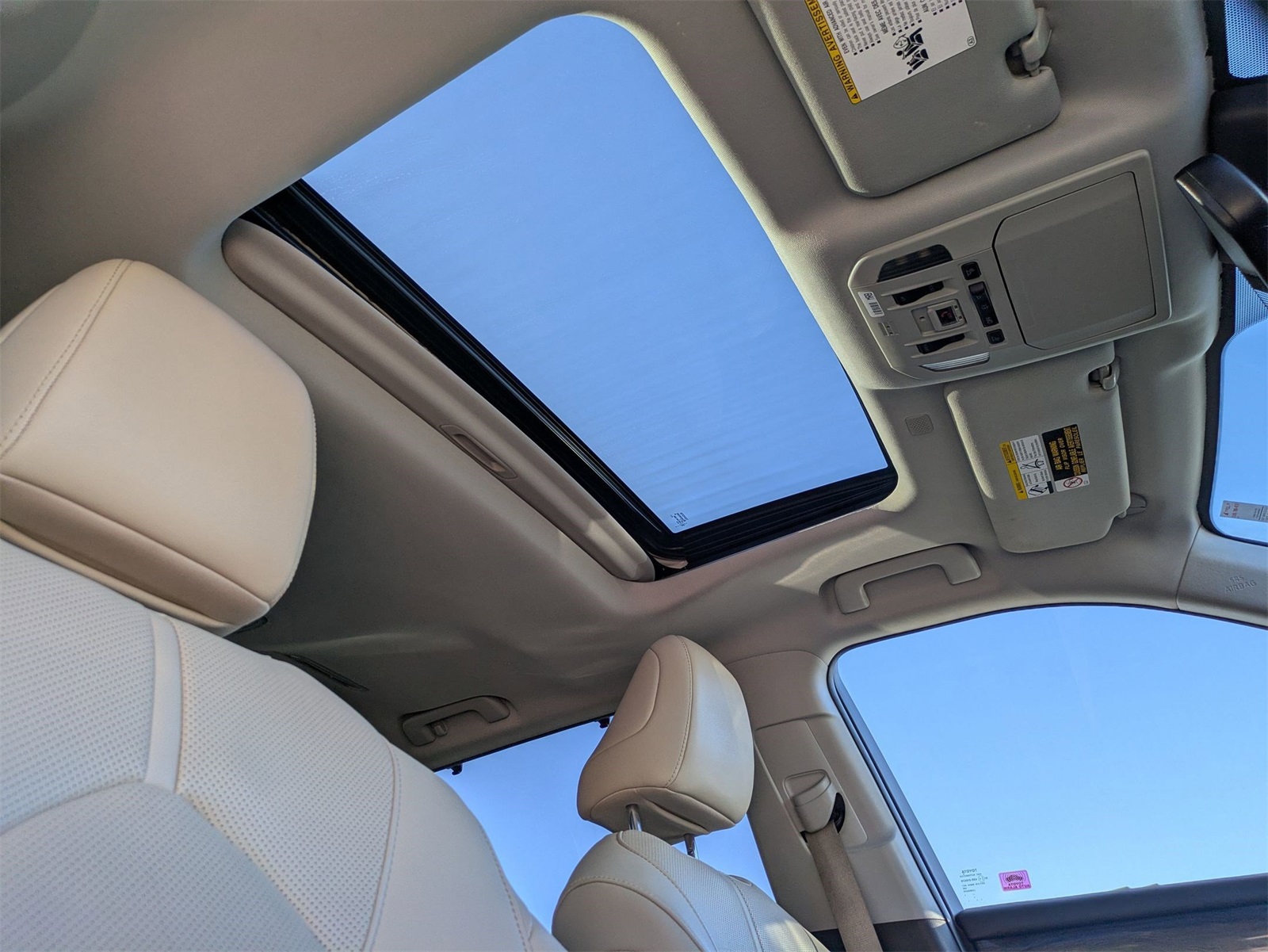 2020 Toyota Highlander Limited photo 19
