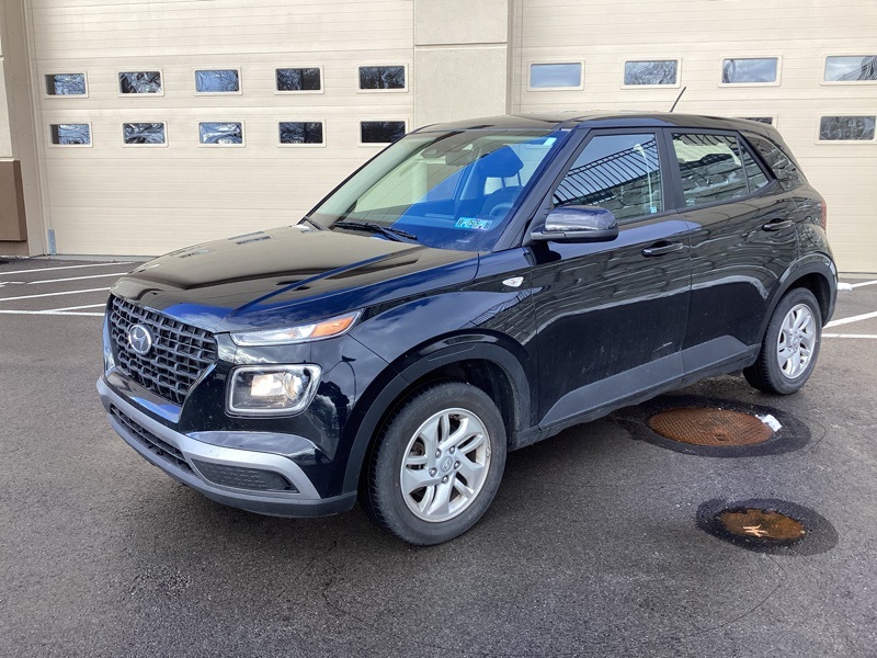 2023 Hyundai Venue SE photo 2