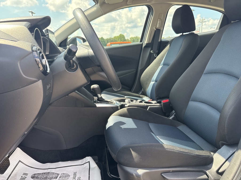 2020 Toyota Yaris LE photo 7