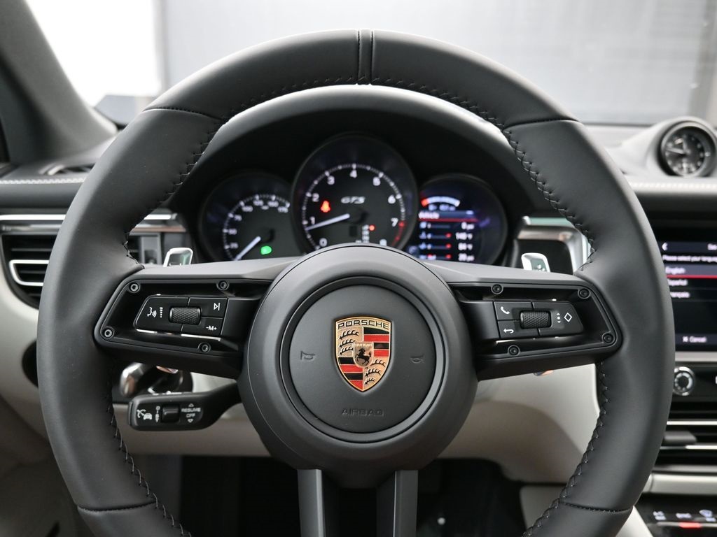 2026 Porsche Macan GTS photo 4