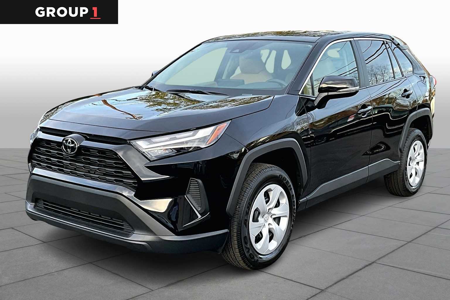 2025 Toyota RAV4 LE's photo
