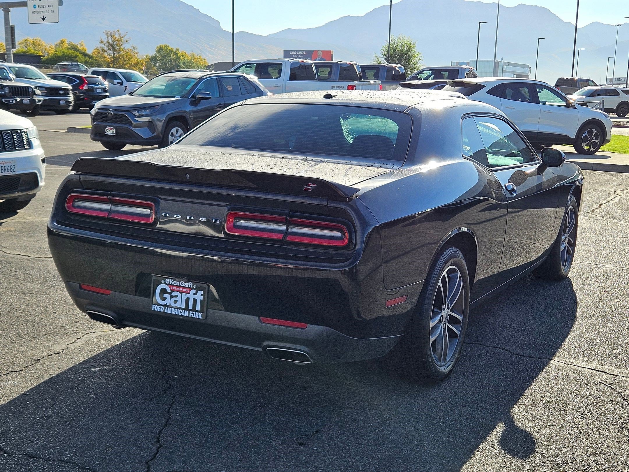 2019 Dodge Challenger SXT photo 2