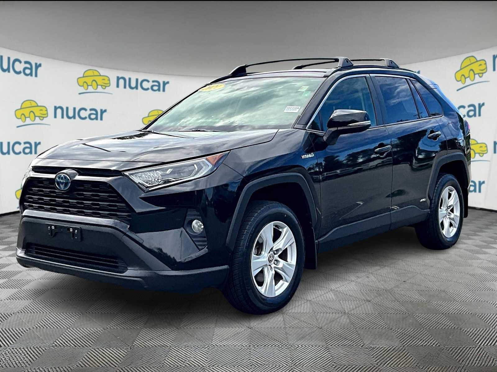 2021 Toyota RAV4 XLE photo 3