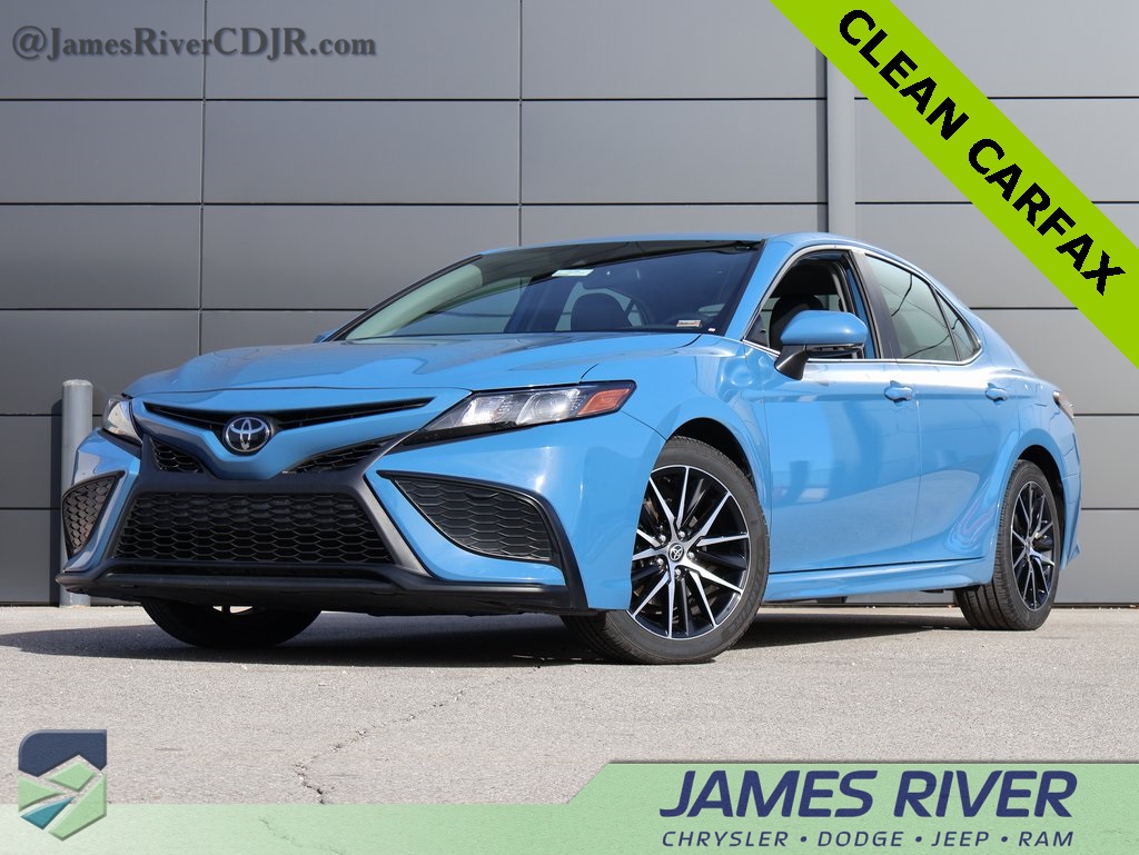 2024 Toyota Camry SE's photo