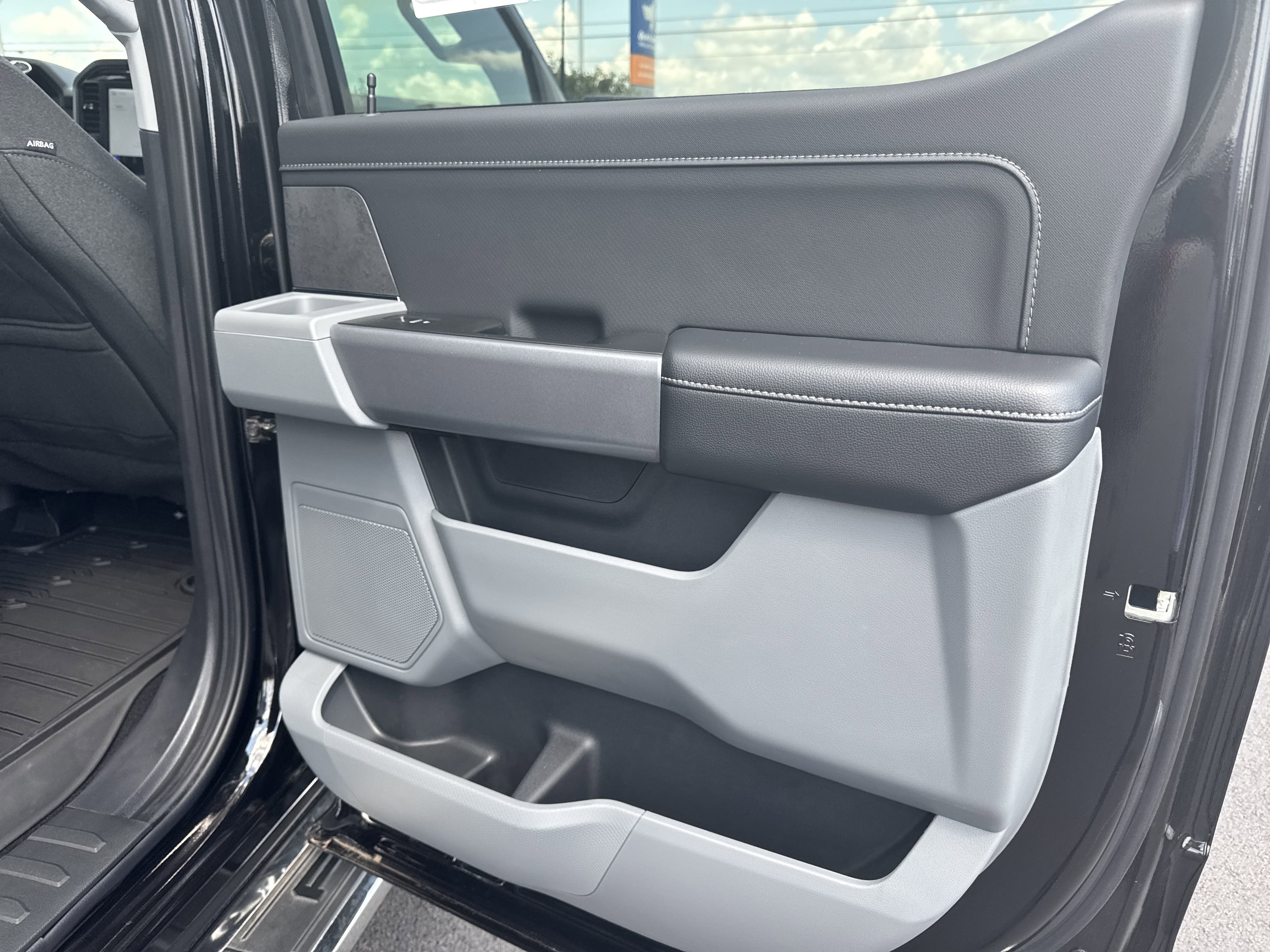 2024 Ford F-150 XLT photo 9