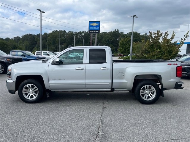 2018 Chevrolet Silverado 1500 LT photo 2