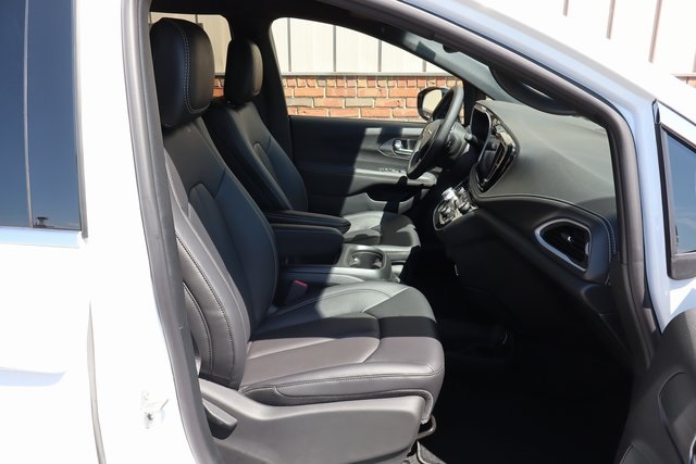 2025 Chrysler Pacifica photo 49