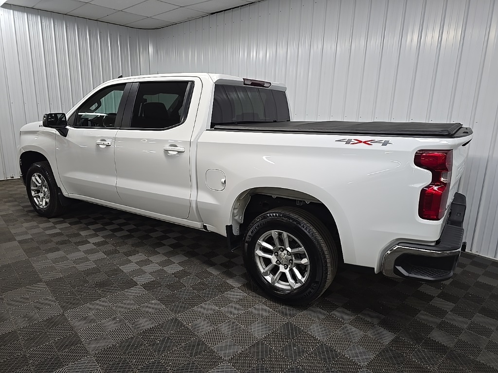 2022 Chevrolet Silverado 1500 LT photo 4