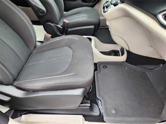 2022 Chrysler Voyager LX photo 15