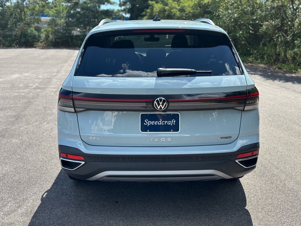 2025 Volkswagen Taos SEL photo 3