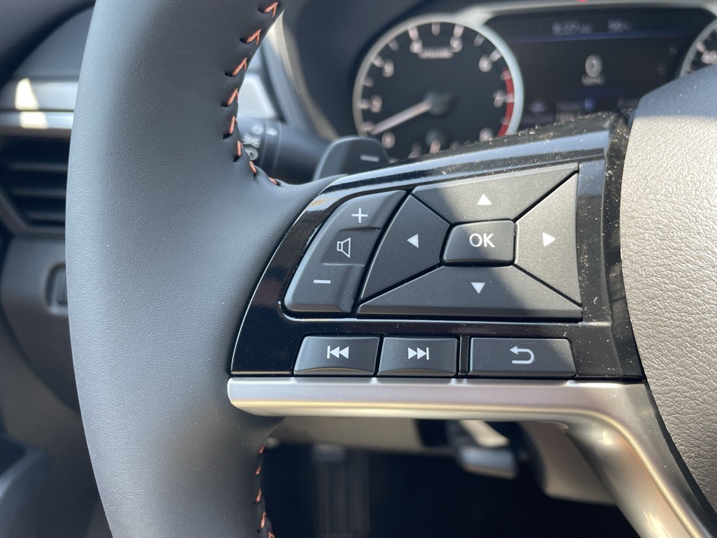 2025 Nissan Altima SR photo 9
