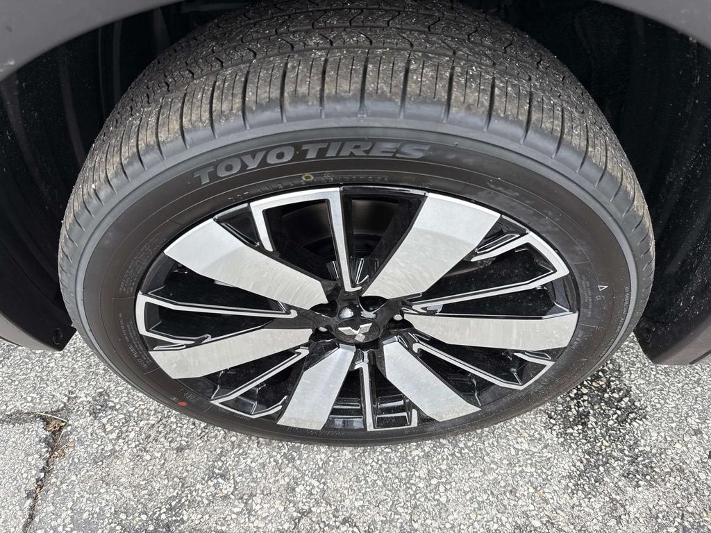 2025 Mitsubishi Outlander SEL GT photo 9