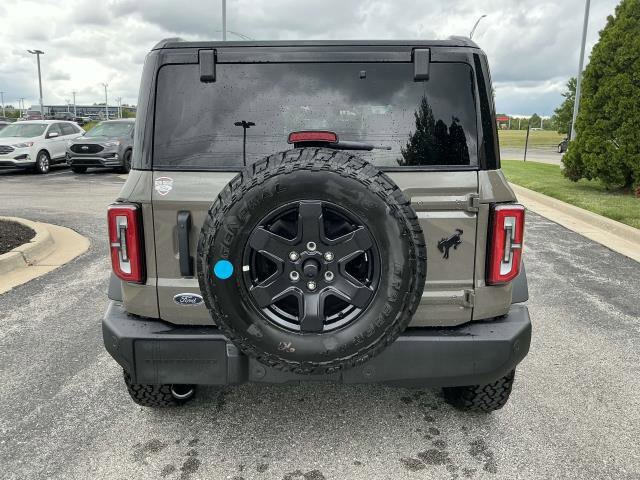 2025 Ford Bronco Outer Banks photo 4