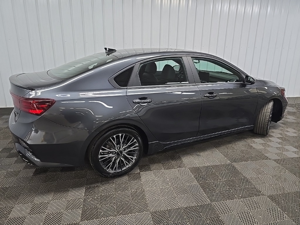 2022 Kia Forte GT-Line photo 3