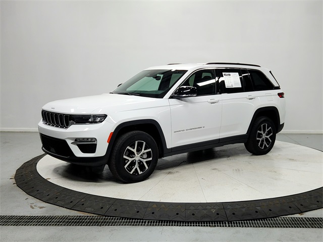 2024 Jeep Grand Cherokee Limited photo 3