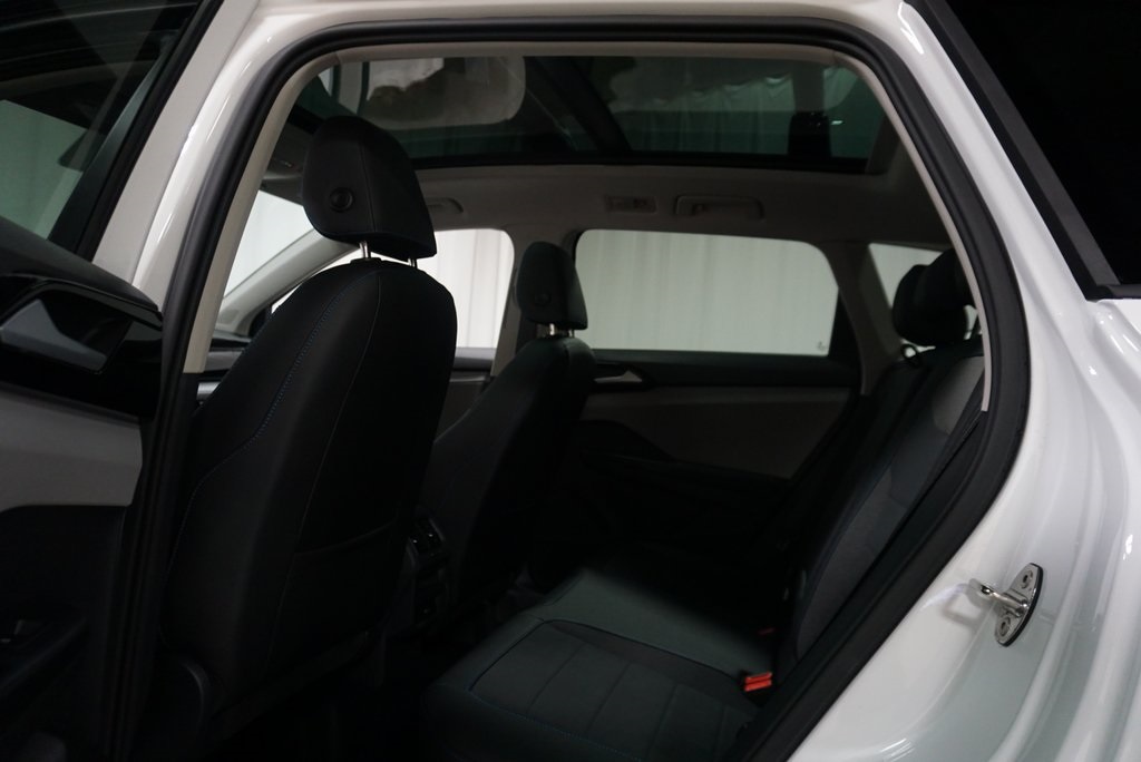 2024 Volkswagen Taos SE photo 25