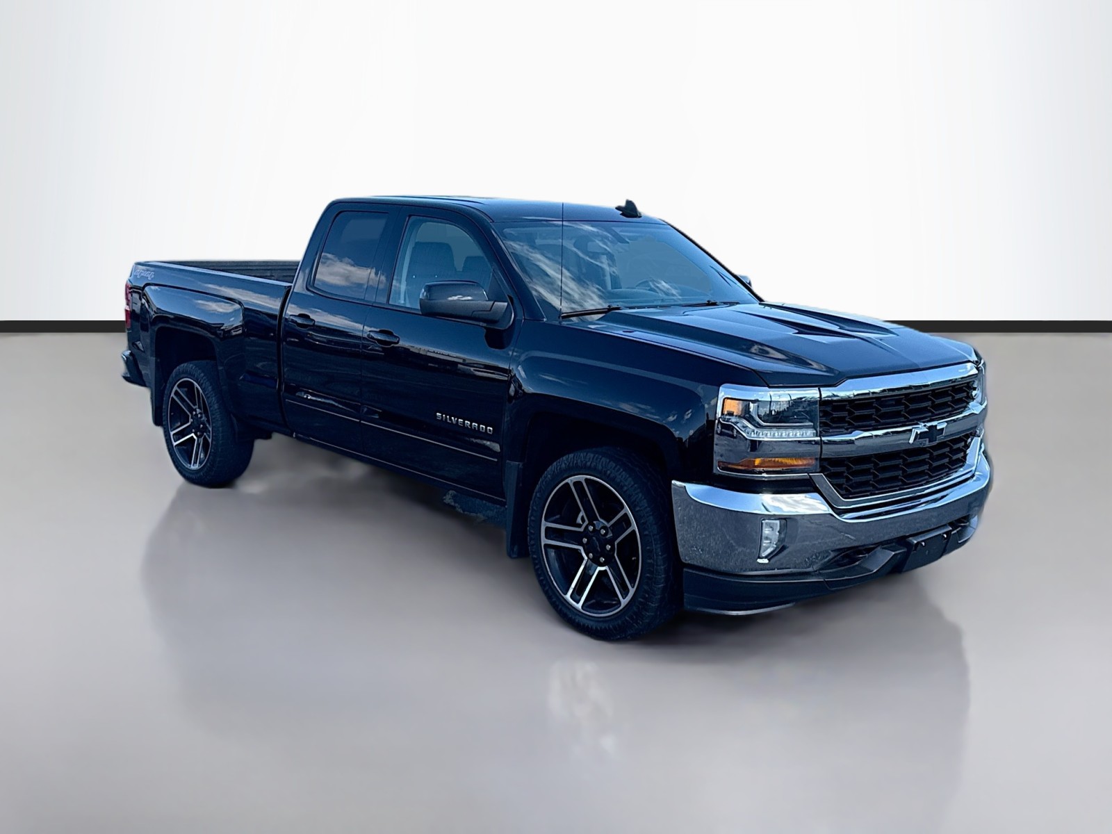 2017 Chevrolet Silverado 1500 LT photo 3