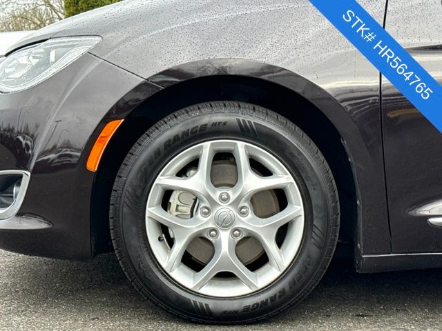 2017 Chrysler Pacifica Touring Plus photo 3