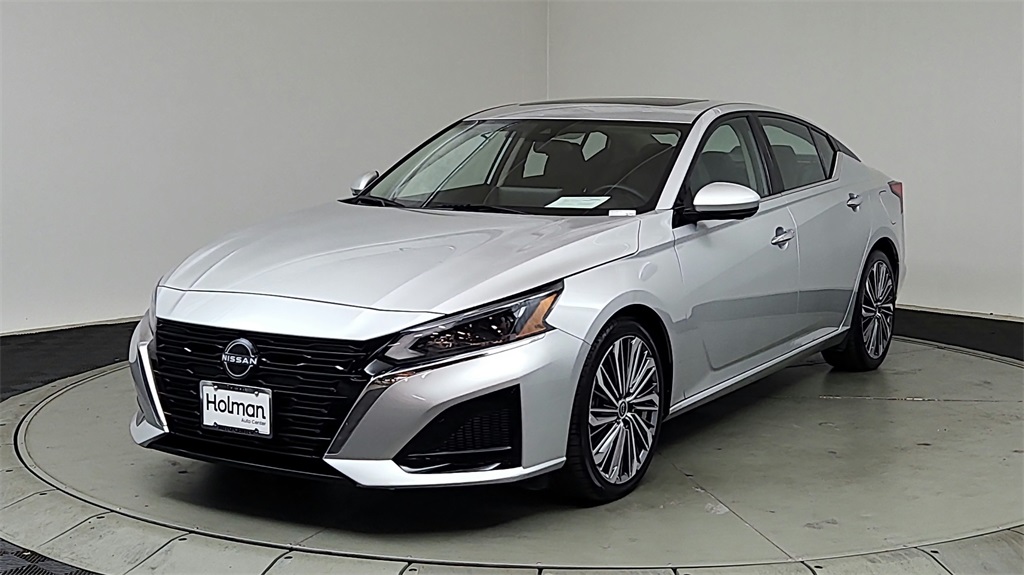 2023 Nissan Altima SL photo 4