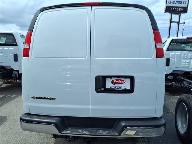 2025 Chevrolet Express Cargo 3500 photo 4