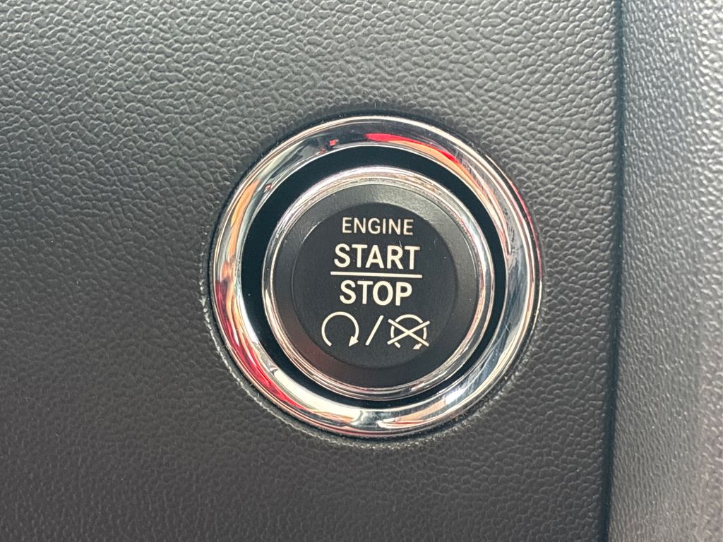 2010 Chrysler 300 C photo 24