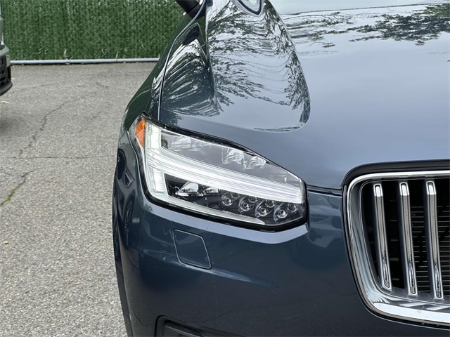 2023 Volvo XC90 B5 Plus photo 6