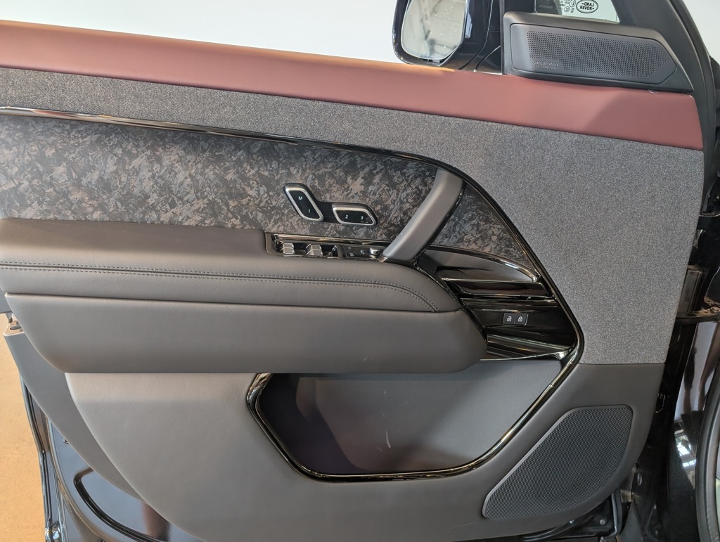 2025 Land Rover Range Rover Sport SE photo 7
