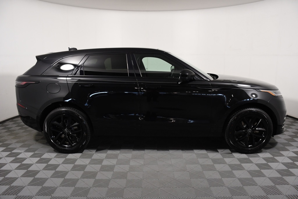 2026 Land Rover Range Rover Velar SE photo 4