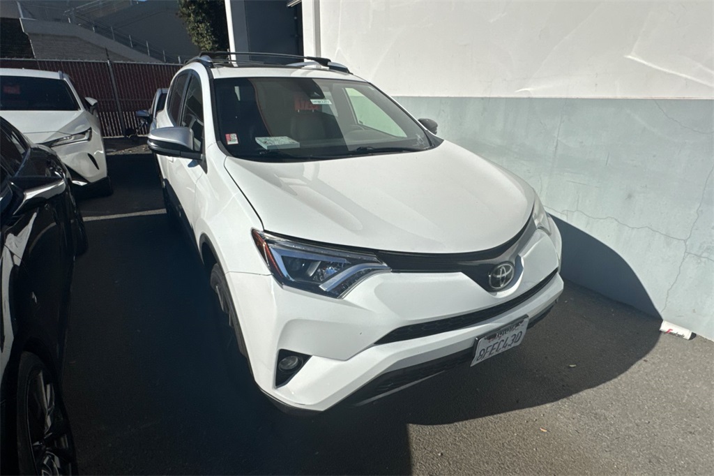 2018 Toyota RAV4 SE photo 2